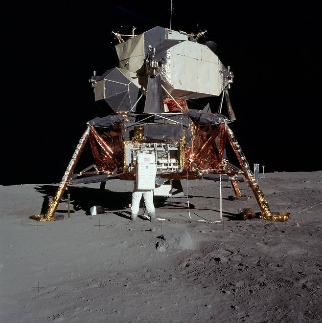 1969년 7월 20일 인류 최초로 달에 착륙한 우주인 버즈 올드린과 착륙선 이글호./NASA