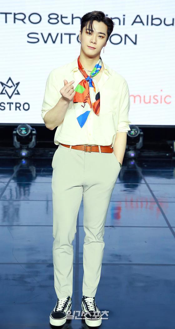 Moon Bin of Group Astro attended an online showcase to commemorate the release of the Mini 8th album The Switch On on the afternoon of the 2nd.The Mini 8th album The Switch On is an album presented by Astro to Astro and an album that captures Astros past, present, and future that has been walking together for the past six years. It will be released on various music sites at 6 pm on the 2nd.Photo: Fantasy Music Offering 2021.08.02
