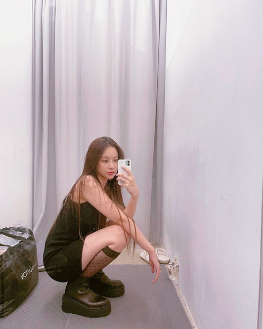 Actor Oh Yeon-seo boasted an extraordinary fashion digestion.Oh Yeon-seo posted several photos on his Instagram on the 4th without any comment.Its a mirror selfie from Oh Yeon-seo, seemingly taken in the fitting room, with long straight hair hanging down to Waist and a chic look.Even if you stay still, the extraordinary aura is spouting out.The stylish styling also attracts attention: wearing a deep black sleeveless dress, he completed a trendy look with a dot pattern of nissacks and Chelsea boots.It is a simple all-black fashion, but it adds fun to styling by different materials of each item. Especially Oh Yeon-seo, who robbed her eyes with her goddess beauty and slender body.The netizens who watched this responded such as Great Obligation and All Black is so beautiful!!On the other hand, Oh Yeon-seo recently appeared on the Kakao TV web drama The Crazy X of this area.