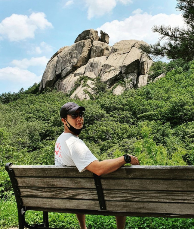 Actor Jo Hyun-jae has reported on the latest.Jo Hyun-jae posted a picture on August 5 on his personal Instagram with an article entitled Climbing a fever.Jo Hyun-jae, in the public photo, is resting on a bench during Climbing; the image of beating Swelter with Climbing is admirable.The visuals of sitting on the bench and looking at the camera are very warm.The netizens who watched this responded such as It is cool and It looks like a model.Meanwhile Jo Hyun-jae has a son with former Scott Hebert Park Min-jung after their marriage in 2018.Jo Hyun-jae - Park Min-jung and his wife appeared on SBS entertainment Sangmongmong 2 - You Are My Destiny.