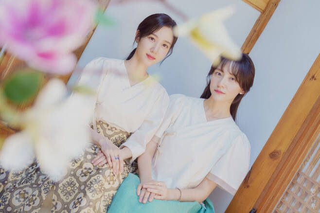 A special encounters between actors Park Eun-bin and Park Ji-hyun are the hot topic.The third protagonists of the SO, Tree project, Park Eun-bin and Park Ji-hyun, who are attracting attention as an unusual picture of actors belonging to Tree Ectus, were released.In this SO, Tree, which is based on Korean traditional clothing, the two presented a picture-like picture with elegance and grace that show their individuality.Especially, the meeting between the two people, who met with violinists Chae Song-ah (Park Eun-bin) and Lee Jung-kyung (Park Ji-hyun) in the drama Do You Like Brahms last year, is attracting more attention because it boasts a different chemistry and visual synergy that was not seen in the drama.First, Park Eun Bin reinterpreted the traditional beauty of Korean traditional clothing with a gorgeous but simple appearance.His clear and neat features, looking at the Jixi camera, make him unable to keep his eyes on the presence of flowers in his hands.In the subsequent individual cuts, even those who see the bright smile that seems to be sunshine make laughter, and Park Eun Bins maritime is filled with laughter.On the other hand, Park Ji-hyun creates an alluring atmosphere with deep eyes and unique aura. His subtle expression seems to have many stories like a modifier of narrative restaurant, which raises curiosity.In addition, in the cut that blends with the background of the quiet hanok, his gentle and innocent figure even creates the illusion that he looks like a beautiful watercolor.Park Eun-bin and Park Ji-hyun, who have filled the beauty of Korean traditional clothing with their individuality, show off their different synergy when they are together.In the appearance of two people sitting opposite each other, the same Korean traditional clothing also draws a rich harmony with the charm of drawing differently.After Do you like Brahms?, the two people who met again with SO, Tree revived the memories of the time and thrilled the hearts of drama fans.In addition, the video of the two people, which were pre-released through the Tree Ectus YouTube channel, is also in the midst of a hot topic because they can see the steamed senior and junior chemi, which is different from the pictorial.Park Eun-bin and Park Ji-hyun, who presented memories of the past and future expectations at the same time.The new acting transformation of the two people following Do you like Brahms? can be seen in KBS2 Wind Moe and TVN Yumis Cells scheduled to air in the second half of the year.On the other hand, Park Eun-bin and Park Ji-hyun are filming KBS2 Wind Moe and TVN Yumis Cells scheduled to air in the second half of this year respectively.