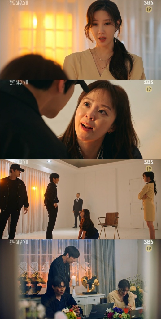 SBS Friday drama Penthouse (playplayed by Kim Soon-ok directed by Joo Dong-min) Shim Soo-ryun (Lee Ji-ah) and Logan Lee (Park Eun-suk) have started their full-scale revenge.In Penthouse 3 broadcasted on the 6th, the scene of revenge and lie with the tail was unfolded.Logan Lee returned from the conspiracy of Chun Seo Jin on this day.He reunited with the heart and kissed him and vowed to revenge that he has no more tolerance. He also nodded, I will punish you with disgust.Joo Seok-hoon (Kim Young-dae) went to Um Ki-joon, who asked, What happened to my mother? And Ju Dan-tae said, I did that to Logan, so I will not be in the house.This house is your name and mine. Dont worry. I did not lift a hand to your mother.Joo Seok-kyung (Han Ji-hyun) brought a weapon to attack Judan-tae, and Yoo Dong-pil (Park Ho-san) blocked it in a situation that was not immediately possible, and Judan-tae did not witness it.I heard it all from Father, so Father is not his child, so he made me do this.I have separated my mother from me, and my property has been turned into Fathers name. He said, I am a mothers daughter, and I am a deep-spirited daughter. Joo Hoon, who was sick, said, You are my brother until you die, and I keep you. So listen to me. After all, Joo Seok Kyung was scared and held him in his arms.Logan Lee visited the tied Baek Jun-ki (Onjuwan), who squeezed his fist and said, How can you betray me?Did my money get in touch with Kim So-yeon? and Baek Jun-gi excused, I was just trying to help. Logan Lee said, You are the same trash as Judantae.Im going to send you back to the mental hospital, he said with a gruesome remark.Shim Su-ryeon wanted to meet Joo Seok-gyeong.In a conversation with Joo Hoon, Shim said, My mother is waiting the same as before, so please tell her to come at any time. Joo Hoon said, I am confused.I heard more important things. Seok Kyung-yi met Jean Sam. Im sure Jean Sam kidnapped him. The past of Judantae, who is obsessed with Suji-gu 27th, has also been unveiled.He lived at 27 Suji-gu as a child, and his mother and sister were laid under the building during the forced demolition, and the mother of Judantae said, You must live until you are breathless.I make a lot of money and build a good house. So, after taking a deep breath, Judan Tae said, Everything has started here, and now it is my turn to complete.Ha Yoon-chul (Yoon Jong-hoon) disguised as a person who handed the medicine and met Jin Pyeong-hong (An Yeon-hong), who stabbed him with an injection in the neck of Jin Pung-hong, lost his mind, tied him up and interrogated him.Jin Pink said, I love the silver star more than anyone else, it is my daughter. But eventually I knelt down in front of Logan Lee.Jin Pink handed over the black box video, and Logan Lee, Shim Soo-ryun, and Ha Yoon-cheol found out that the person who killed Oh Yoon-hee was Chun Seo-jin.Also, the strange behavior of HAEUN star (Choi Ye-bin) caught the eye.When Chun Seo-jin stopped him eating food after forgetting that he had eaten, HAEUN star grabbed his legs by saying the same ambassador as at the time of Oh Yoon-hees death.Looking at the back of the HAEUN star that stood up soon, Chun Seo-jin said, I thought I had forgotten everything, but why is it?Meanwhile, at the end of the broadcast, Suji-gu related events surprised the participants by releasing a video containing the evil act.At the event related to the Cheonga Foundation, where Chun Seo-jin participated, a red letter was revealed that he killed his father.The two men, who became shocked at the public spot, met each other afterwards, grabbed their heads, bit their flesh, and fought fiercely.I was angry at him, saying, I hit my back. Chun Seo-jin also punched him, saying, Who is going to say it?Shim Soo-ryun and Logan Lee looked at it and made a meaningful smile and caused curiosity about the next development.