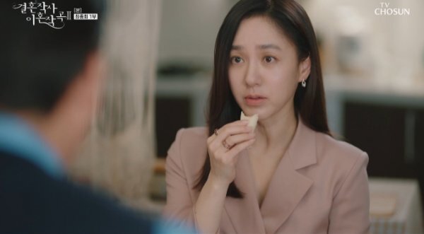 On the 8th, the final episode of the TV Chosun Marriage Writing Divorce Composition 2 (hereinafter referred to as the Joy Song 2) was broadcast.Kim Dong-mi (Kim Bo-yeon) and Ami (Song Ji-in) constantly fought, and Shin Yu-shin (Lee Tae-gon) began to become increasingly uncomfortable.Among them, Shin Yu-shin suspected and imagined the relationship between Safi-young and Seo-ban (Moon Seong-ho) while looking at the arranged underwear.Nam Ga-bin (Lim Hye-young) was shaken by her ex-boyfriend Seo Dong-ma (Boo Bae), who was constantly courting.Seo Dong-ma expressed affection for the event, which was unpredictable even after Nam Ga-bins refusal, and Nam Ga-bin went on a date and ignored Park Hae-ryun (played by Jeon No-min).Park said, Do you hate me? Is it the friend who broke up as a fan in the dressing room?Im not really in love with him, but with all my heart, Nam said, and forgive me, I think Ill regret it.After all, Park Hae-ryun packed up and left the empty house, saying, I wont do that, but if you change your mind, tell me. Be happy.Since then, Park Hae-ryun has disappeared, and Nam-gabin, who became anxious, visited his ex-wife, Ishi-eun, and caused a lot of trouble.Three stone-singers, Park Joo-Mi, Lee Ga-ryung, and Lee Si-eun, had dinner with the Western (Moon Seong-ho).They are the people who have a favorable feeling for the western half, and who will be connected to the western half was the biggest point of view of Gongsak 2.Among them, Sung Hoon headed to obstetrics and gynecology with song won (Lee Min-young), which had labor.Panmunho (Kim Eung-soo) and So Ye-jeong (Lee Jong-nam) celebrated the birth of song won with the event.Shin Jia went to her father Shin Yu-shin alone and said, Lets go to Abby Golf.After that, Shin Ki-rim ran to Kim Dong-mi, shouting Kim Dong-mi! I am because of you.