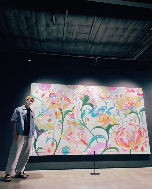 Group BTS member RM shared a happy routine.On the 9th, RM posted a picture on the official BTS Twitter Inc. with a short Pabham: the photo showed him posing in front of a work.RM is appreciating the work of artist James Jean, who showed the scene of Kuanku (like he didnt decorate it) wearing a short-sleeved jacket over a T-shirt and wide-toned pants.Especially, his tall, loving and charismatic eyes melt the heart of Ami (BTS fandom name).The netizens who saw this responded such as Is it Hive Insight?, It is the end of the heartbeat ... marry me and Where should I report my marriage?BTS, which RM belongs to, is enjoying a hot global popularity by winning the United States of America Billboard Hot 100 chart with Butter and Permission to Dance.