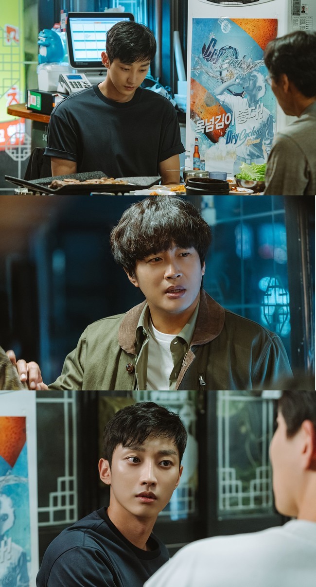 Cha Tae-hyun and Jinyoung, who are making conflicting faces, were captured.KBS 2TVs new monthly drama Police Class (directed by Yoo Kwan-mo / Playwright Min Jeong / Produced Logos Film), which will be broadcasted at 9:30 pm on August 9, is a campus campus where a detective who is all over his body and a criminal student from Anonymous who solves everything with his smart head meets as a professor and student at police university Story.With the first broadcast just around the corner, a police class will show a colorful chemistry with the background of police university hidden in veil, a close meeting between Cha Tae-hyun (played by Yoo Dong-man) and Jinyoung (played by Kang Sun-ho) is anticipated, which stimulates curiosity.Cha Tae-hyun is a veteran detective and police professor who has solved the big cases of the Republic of Korea. He is a wild horse who runs for justice.On the other hand, Kang Sun-ho is a dull 19-year-old boy who was not greedy for anything.However, Kang Sun-ho, who did not show his presence in the real world, will act as an anonymous in the digital world and will emit a cool charm like brain wave.The photo released on the 9th shows the images of Yoo Dong-man and Kang Sun-ho facing each other at the house of the meat, and Yoo Dong-man creates tension by applying unspoken pressure with his eyes.Kang Sun-ho is causing a penetration earthquake with his eyes that seem to be embarrassed, and attention is focused on the immediate confrontation between Detective and Anonymous.On the other hand, Kang Sun-ho starts to change rapidly as if the brakes are broken due to unexpected occasions, and has a dream of being a police officer.Yoo Dong-man and Kang Seon-ho reunite unexpectedly at police university and continue their ups and downs. I am looking forward to the combination of dramatic and dramatic characters who go between passion and coolness.