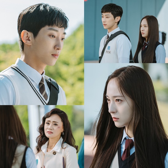 In the second episode of KBS 2TVs monthly drama Police Class, which is broadcasted on the 10th, there will be a conflict between Yoo Dong-man (Cha Tae-hyun), Kang Sun-ho and Jung Soo-jung, who gathered at police university.The first police class broadcast on the 9th left an impact on the anbang theater with the energy of youth, the pleasant development that does not know where to go, and the feast of beautiful production.Here, comic and charisma, and the actors who showed the synchro rate with the character, increased their immersion.In addition, the strange chemistry of those who do not seem to fit in has been added, which has caused the audience to react hotly.Kang Sun-ho, a high school student who had no dreams or passion, was drawn to fall in love like fate when he saw Oh Kang-hee who came across him at the judo field.Unlike herself, Kang Sun-ho, who had a passion and a hard faith, started to have a dream of police following Oh Kang-hee.However, Kang Sun-ho, who was a hacking criminal, and the criminal who caught him, were reunited as professors and interviewers at the police university interview site.So, I wonder if Kang Sun-ho can use his love and dream safely.Meanwhile, on the 10th, Police Class was captured by Oh Kang-hee in uniform and her mother, Kim Yeong-seon, who was hurt in her face, making a bloody Daechi station.In the photo, Oh Kang-hee emits a mixture of sadness and anger, and Ada Lovelace also looks at her with a cold expression without a smile, adding to the curiosity of what story is hidden to them.In the meantime, Kang Sun-ho caught the eye by capturing her blocking her as if she were trying to protect Oh Kang-hee from Ada Lovelace.Then, Oh Kang-hee looks at his back with a surprised expression.Therefore, Kang Seon-ho is expected to be able to reach Oh Kang-hee, who plays one-sided love with a strong aspect, and what story would have come and gone in the strange Love Triangle (DJ Ivy mix).I think anyone who has ever done one-sided love once will agree with the story of Kang Sun-ho, who can not predict one step ahead. Today, I would like to expect a story full of twists and turns of youth running for dreams in police university as well as the love story of Kang Sun-ho,Police Class will air at 9:30 p.m. on the 10th.Photo: Logos Film