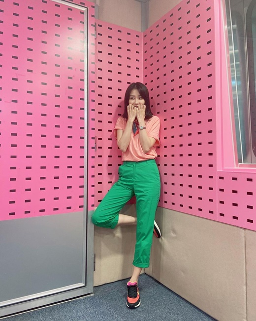 Actor Park Ha-sun showcased a unique styling that reminded her of Watermelon.Park Ha-sun posted several photos on his Instagram on the 11th with the comment Todays #Watermelon Look.Park Ha-sun in the public photo is posing as if he is eating Watermelon in his radio studio.He matched the pink T-shirt with green slacks, completing styling with a bold combination of colors; the match of background and color reminds him of Watermelon.Along with this, she wore a scarf around her neck and sneakers showed off her cute fashion sense in line with T-shirt.It is Park Ha-sun, who boasts a slender body and superior proportions.Meanwhile, Park Ha-sun appears in MBCs new drama Black Sun.