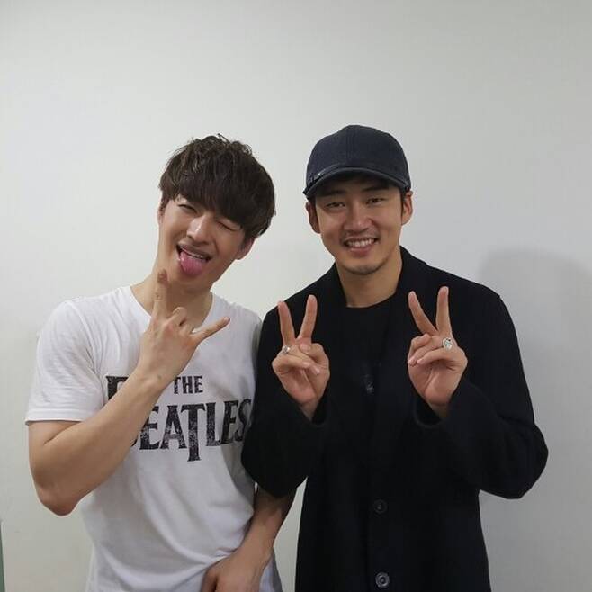 Son Hoyoung posted several photos on his 11th day with an article entitled Lets be the happiest in my beloved family, always cheering.In the open photo, Son Hoyoung poses alongside Yoon Kye-sang. In the following photos, he is taking pictures with Yoon Kye-sang and enjoying Concerts.On this day, Yoon Kye-sang reported the marriage news with a 5-year-old businessman.Yoon Kye-sang and the prospective bride recently agreed to sign a marriage ceremony with the permission of both parents, but said they plan to report marriage before the wedding in the aftermath of Corona 19.The fans are reacting to the appearance of Son Ho Young, who left a congratulatory message.On the other hand, Son Hoyoung is conducting Naver NOW Lunch Attack.Photo: Son Hoyoung Instagram  