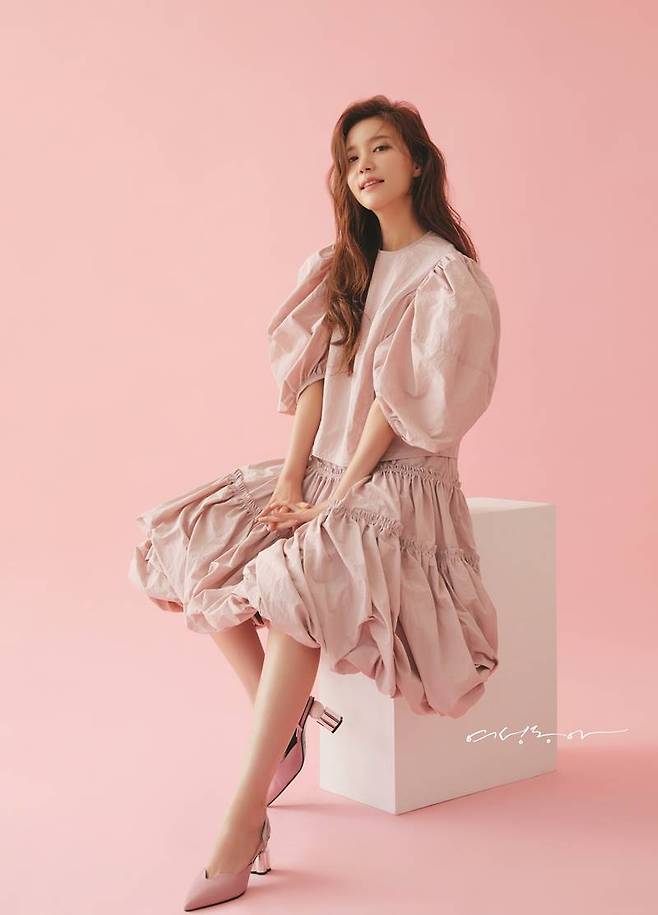 The feminine beauty of Actor Si-a Jeong catches the eye.On the 12th, Si-a Jins management district released several fresh pictures of Si-a Jin, which featured the cover of the August issue of Womens Dong-A.Si-a Jin in the photo shows a variety of dresses with rich skirts and bright beauty.Then, casual knitwear and deep eyes create another atmosphere and decorate the picture with the charm of free materials.In an interview that took place, Si-a Jeong said his final goal was a good person. I dont think it would matter if the point of arrival was not the first place I thought it would be.It is okay to go slowly. He also revealed the values ​​that cherish daily happiness.Si-a Jin, who is currently delivering healthy and energetic energy in various entertainment and cultural programs, has been active in many drama advertisement entertainment since his debut with Drama School 2 in 1999.In particular, in 2019, he won the MBC Acting Supporting Actor Award for Drama Golden Garden, which made him feel uncomfortable.Si-a Jin, a good person who continues his challenge as an actor and his efforts as a mother, is expected to make a better move.PhotosWomens Dong-A