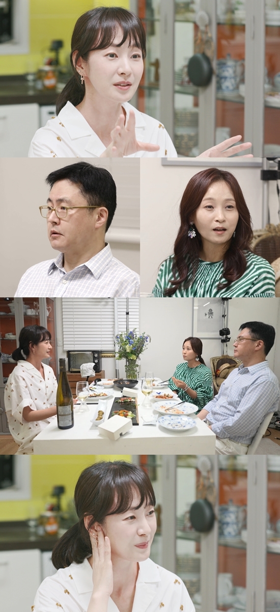 KBS 2TV Stars Top Recipe at Fun-Staurant (Stars Top Recipe at Fun-Staurant), which will be broadcast on the 13th, will be followed by the 30th menu development showdown on the theme of rice.Among them, Myung Se-bin, a beautiful chef, invites the elderly brother couple to their home and serves a variety of rice menus made by themselves.In this process, the story of Myung Se-bin, who is more honest than ever with Family, is revealed.Myung Se-bin, who had a pure smile on the StarsStars Top Recipe at Fun-Staurant the past, dismantled huge fish such as sea breams and mingles and showed a sweet salvage charm, started cooking with a large octopus on this day.Myung Se-bin, who finished the octopus with a beautiful smile, started to make special dishes that would come out of restaurants using the theme of this confrontation, Rice, and fresh octopus.Myung Se-bin has been so enthusiastic about cooking because he invited the older brother to his house on this day.My sister, who is the best friend of Myung Se-bin, is a back door that she laughed at the drama and dramatic reaction after tasting Myung Se-bins dish.On this day, enjoying good dishes together, Myung Se-bin and older brother said that they talked a lot of stories at night.Myung Se-bins brother and sister cheered Myung Se-bin for saying that Myung Se-bin was tight but seemed so comfortable about her first public appearance after her debut Stars Top Recipe at Fun-Staurant.Myung Se-bin said, I also felt that I was very comfortable now when I saw Stars Top Recipe at Fun-Staurant.I used to look depressed, but I was laughing at Stars Top Recipe at Fun-Staurant I have had a hard time (so far), but thanks to Familys strength, I was fortunately depressed, panic disorder, and I think Ive been doing well, he said, expressing his sincere gratitude to his brother and sister.In the studio, Myung Se-bin once again said, People who protected me like a support when it was the hardest.My brother, who was listening quietly to Myung Se-bins story, carefully handed advice for his brother, saying, Think about meeting (affair).You can love me like crazy, and if you like it, you can get married, he said, and he told his brothers heart that he cared about his brother.The story of Myung Se-bin and Myung Se-bin older brother, who are surprisingly honest, and feel more sticky Family, the super-class menu prepared by Myung Se-bin, and Myung Se-bins thoughts on love are on KBS 2TVs Stars Top Recipe at Fun-Staur, which airs at 9:40 pm on Friday, August 13 It is disclosed in ant.Photo = KBS 2TV
