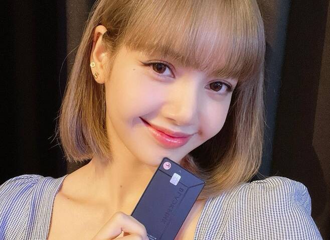 BLACKPINK Lisa rocks Fan heart with adorable charmOn the 14th, Lisa posted two photos on her Instagram, with Lisa smiling with a card with BLACKPINK on it.Lisa, who exuded the strongest cuteness with a single-haired hair, rocked Fan Heart with a lovely smile.He boasted a doll-like visual with a big eyeball that seemed to fall in, a cute round ball, and a english lips.Fans praised Lisa for her beautiful appearance, such as QUEEN LISA, too Loveable, Its like a baby, Its the most beautiful in the world and Its too cute.Meanwhile, Lisas group BLACKPINK (BLACKPINK) will appear on the Japanese music station Music Station which will be broadcast on the 20th, and set the stage for Lovesick Girls -JP Ver.-.
