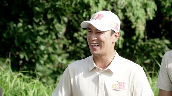 TV CHOSUN King Golf is a fantastic head coach Kim Kook-jin and Kim Mi-hyun, and Golfs four-color four-color charm Lee Dong-gook - Lee Sang-hoon - Jang Min-Ho - Yang Se-hyeong, It is a new concept sports entertainment program that holds.In the last 12 episodes, the Golf game, which makes you sweat in your hand, gave you a chewy tension and a pleasant burst of bread.In this regard, the 13th episode of King Golf, which will be broadcast on the 16th (Today), will feature the team Lee Dong-gook - Lee Sang-hoon - Jang Min-Ho - Yang Se-hyeong, who became a complete body due to the return of Jang Min-Ho, as well as the team Yoon Da-hoon - Park S Angu-Myeon - Jin Jun - Lee Sang-hoon is pictured in a heated match.First, Jang Min-Ho said that he replied, I want to shoot King Golf when asked about the question What was the first thing I wanted to do when the isolation was lifted during Self-Quarantine, and he showed infinite affection for King Golf when he said that he watched the broadcast King Golf as a necessity to not forget his sense of Golf.In addition, when he heard that he was going to record except himself, he confessed his frank feeling that I honestly wanted a natural disaster that day and made the film into a laughing sea.In particular, Jang Min-Ho showed his ace-down skills from the first hole despite returning to the field for a long time, and cheered the members of Golf King.In the cool swing of Jang Min-Ho, the members of Golf King showed off their teamwork, saying, I waited two weeks to see this! And I have not had a brother so far.Moreover, Jang Min-Ho, who was a representative of the phone connection quiz with his acquaintance, tried to connect with his best brother, Lee Chan-won, and Lee Chan-won showed his strongness with Jang Min-Ho with a senseless comment.But Jang Min-Ho struggled to explain the high-level Jessie chosen by his opponent to Lee Chan-won, and made a scene of laughter by saying I am silent! From Lee Chan-won, who can not catch a clue at all.However, Lee Chan-won called again and cheered for the Jinto Bag to turn into a mini concert hall with a cheonggukjang voice.In addition, starting with Golf YouTuber Yoon Da-hoon, Park Sang-Myeon, a master of Golf, and Actor Lee Sang-hoon, who married his wife from a professional golfer, went on a stand-off with the Golf King team.Jin Jun showed off his love affair with a woman, Friend Kim Ji-ji, who met through Love Taste two years ago in a phone quiz showdown ahead of the Golf showdown.However, in the hint of Jeong Jun, I do not like maintenance, Kim Ji-ji made a bomb remark saying, Abruptly coming home?Attention is focusing on what the mischievous Jessie word Jessie is by King Golf and whether the sweet love story of the two will be revealed through King Golf.As soon as Jang Min-Ho, who thought only of Golf among Self-Quarantine, makes a great performance of showing strong synergy to King Golf as soon as he makes a comeback, the production team said. The team of Golf King, who has become more solid in skills, laughter, and teamwork, and the team of four Friends, Please check it, he said.TV CHOSUN King Golf 13 times will be broadcast at 10 pm on the 16th (tonight).