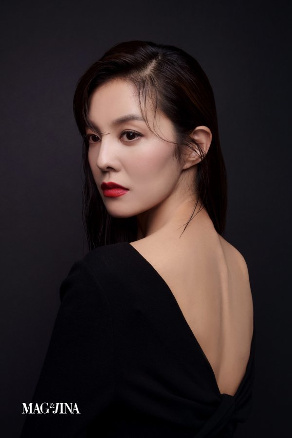Kim Sung-euns unconventional flawless visual picture has been released.Kim Sung-eun, who has been giving fun and impressions with the appearance of professional Working Mom in SBS Same Bed, Different Dreams 2: You Are My Dest You, recently released a fashion magazine <Mac Angie> pictorial.Kim Sung-eun in the photo boasts a golden ratio that can not be taken off his eyes with a perfect red lip and black dress, and he has attracted attention by showing various charms to the innocent goddess visual.Kim Sung-eun said in an interview with the photographer on the day, Simple habits are important. Healthy daily life is the secret to maintaining body shape, and if small habits become familiar with the body, you can have a healthy body line.I feel like my relationship has developed more since I started filming with my husband, he said of Same Bed, Different Dreams 2: You Are My Dest - You are my destiny. The time I have two is the most precious and good, he said.When asked about the secret to digesting childcare and work at the same time, he comforted Working Mom with warm words, Positive mind is the secret, and Of course, childcare is difficult, but if you have a happy mindset, you can make it a little less difficult.Kim Sung-euns more diverse pictures and interviews can be found in the McAngina Suvin.