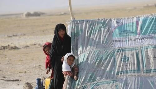 탈레반을 피해 피난온 아프간 여성과 자녀들. [AP=연합뉴스]