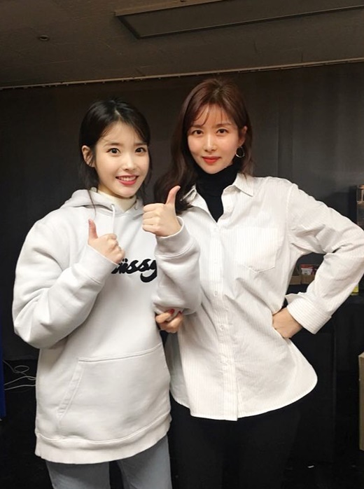 Mali, whose actor Park Sol-mi, 43, cant even have a daughter, has been in the spotlight for her love of Singer IU, 28.Park Sol-mi released a handwritten letter on his Instagram on the 18th, written by her 8-year-old daughter, Seo-yul.It is the IU who receives a handwritten letter written carefully by Park Sol-mis daughter with fern-like hands.Ms. Seo-yul said, To IU Sister. Hello, Sister. I love all of Sisters songs. I cant choose them! I listen to Sisters songs every day.Because my mom keeps playing. Please keep my mom happy in the future. With good music. He also wrote the IUs Lilac on Cannes, which wrote My favorite music, and expressed the appreciation in a picture, saying, Its like smelling!Mom Park Sol-mi tagged the IUs SNS account, leaving a message saying, I keep playing  # Seodang 8 years # Korean homework .The IU, which was impressed by this, responded with a comment saying, It is a huddle.Park Sol-mis unique fanfare toward IU is well known. He has long been accrediting SNS for IU Deokhoo.Park Sol-mi told Instagram in 2017 that IU concerts will be successful this ticket reservation. Stand by by by the enter button at 8 oclock.I cant help it, IU fan, confessed cutely.Since then, he has succeeded in picking (ticking like a war with blood splashing), revealing his feelings of becoming a sungdeok (successful virtue) as well as watching the IU performance.At the time, Park Sol-mi released a two-shot shot with IU, saying, Where does that huge energy come from a small body? How old did you think that deep?I cant say exactly which point, but I envy, comfort, and stimulate, and I wish I had been around a friend like that when I was a little young (?).I think I might have grown up now, considering my life. Anyway! It was really cool today, so my eyes and ears were fun, and I will continue to be one for a long time.Tomorrows last fight! he said with a fond heart.He said, I was going to go to Tinas awkward thing, but I was courageous and heard a little fan shots and ran out of my face. I apologize for my elbows caught so hard.The following year, Park Sol-mi was shyly informed that she had certified her elbow this year, today, certifying the IU concert.In 2019, I also saw the IU performance and presented a bouquet of flowers made by myself.In addition, Park Sol-mi is actively promoting the IUs activities such as Night Letter stage video and drama Hotel Deluna capture shot on Instagram and is sending a hot one.Meanwhile, Park Sol-mi married actor Han Jae-seok in 2013 and has two daughters.