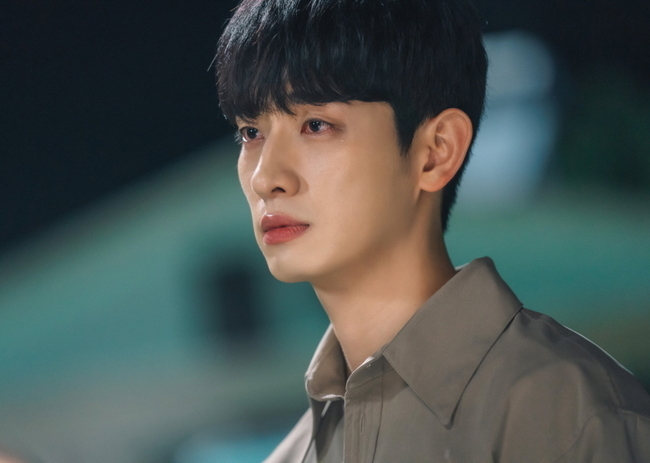 In You Are My Spring, Kim Dong-wook and Yoon Park heighten tension with a more unstable and urgent Slope War two-shot.TVNs monthly drama You Are My Spring (playplay by Lee Mi-na/directed by Jung Ji-hyun/produced by Hwa-Andam Pictures) tells the story of those who live under the name of Adults with their seven years of age in their hearts as they gather in the building where the murder occurred.Seo Hyun-jin - Kim Dong-wook - Yoon Park - Nam Kyu-ri and other protagonists with their respective wounds are showing a different healing romance that heals with comfort.In the last broadcast, while Weiwiing Metropolitan Park (Kim Dong-wook) was analyzing documents left by Hwang Jae-sik (Park Ki-duk) along with the solid history (Lee Hae-young), it showed a video of Choi Jung-mins CCTV that Chase was handed to Ma Jung-ah (Seo Jae-hee).Weiwiing Metropolitan Park reasoned that the word eighteen-year-old in Hwang Jae-siks document refers to Chase.In the meantime, Chase added anxiety to the shock of Hwang Jae-sik, who does not know whether he and Choi Jung-min are twins, listening to Choi Jung-mins threats.In the 15th episode to be broadcast on August 23, Kim Dong-wook and Yoon Park have a dangerous Slope face-to-face for a bout of death that can not be withdrawn.Weiwiing Metropolitan Park and Chase face each other in front of the first church where everything started as a child.Chase looks desperate, unlike his cool, expressionless appearance so far, while the Weiwiing Metropolitan Park flashes his eyes and reveals his determination.With the first look of Chase reddening as Weiwiing Metropolitan Park stares at Chase firmly, attention is focused on what will happen to the end of their last bout.Kim Dong-wook and Yoon Park were preparing for the scene of Slope face-to-face while the tension was folded for a while and chatted pleasantly.Within a few minutes, the two of them laughed at the appearance of cheering after winning the production team and ice cream scissors rocks for the You Are My Spring staff who are suffering from shooting in hot weather.But the two men, who had a laughing sea, were praised for their breath as soon as they entered the filming, and then they were emotionally transferred to the week Weiyuing Metropolitan Park and Chase, respectively, and received the OK cut at once.