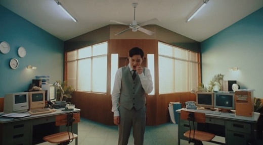 Music Video personal Teaser of group BtoB Lee Chang-sub has been released.At 0:00 on the 24th, BtoB official YouTube channel and SNS will be released with Lee Chang-sub Music Video personal Teaser of the new song The Outsiders.Lee Chang-sub in the released music video Teaser video showed a real look with a scene of wiping horn glasses wearing silver color best and suit pants.Lee Chang-sub then captured Sight by showing a perfect face on the Office workers, sitting on the computer and typing and frowning hard.BtoBs special album Make In-N-Out Burgerside (4U: OUTSIDE) includes the title song The Outsiders (Outsider), Dreamer (DREAMER), I Want to Crazy, Traveler, Waiting For U (Waiting 4 U), Finale (Show And Prove) There were six songs in total.In particular, the title song The Outsiders is a song of the Neo Funk/Neo Soul genre of addictive melodies that can be easily followed, raising expectations and curiosity about comeback to the highest level.BtoBs special album 4U: OUTSIDE (May In-N-Out Burgerside) will be released on various online music sites at 6 pm on the 30th.
