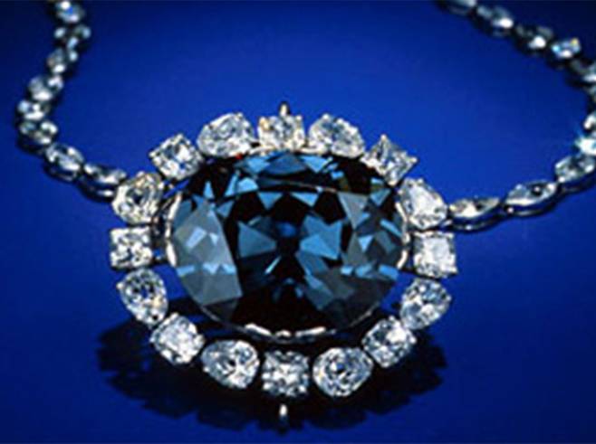 호프 다이아몬드라는 이름의 블루 다이아몬드는 슈퍼딥 다이아몬드로 추정된다.(사진=스미스소니언 매거진)