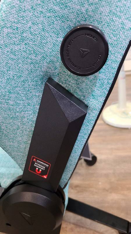 간편하게 요추 각도를 조절할 수 있다