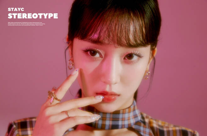 STAYC (SUMIN, Shi-eun, Aisa, Se-eun, Yoon, and Jaei) released their first mini-album STEREOTYPE (stereotype) SUMIN, Shi-euns second personal concept photo through the official SNS account at 0:00 on the 25th.SUMIN and Shi-eun in the public photos caught sight of the bold style transformation compared to the first concept photo that was released earlier.STAYCs first mini album STEREOTYPE will be released on September 6th at 6 pm on various online music sites.In addition, physical album reservation sales are underway through all online music sites.moon wan-sik