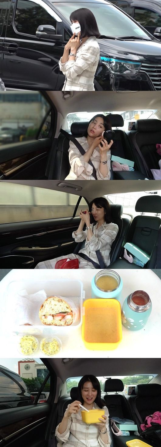 Point of Omniscient Interfere Park Ha-sun unveils Way to workIn MBC Point of Omniscient Interfere 167th broadcast on the 28th, Park Ha-suns Way to work behind the scenes is drawn.Park Ha-sun, who is gathering topics with a lot of tension for each Way to work.On this day, he also laughed at the scene with a pose like a real pose and a pleasant high tension.Above all, Park Ha-sun surprised MCs by introducing a super-speed self-makeup new ball in a Way to work car.Even in the midst of shaking, I draw a perfect eye line, and I tap my face rhythmically and complete the makeup to focus attention.In addition, Park Ha-sun reveals the Lunch box made by her husband Ryu Soo-young, and shows off the romantic leper couple.Ryu Soo-young, who is famous for his usual housekeeper, made potato soup, sandwiches and tomato juice for Park Ha-sun.Park Ha-sun is happy to eat the Ryu Soo-young Lunch box on his way home from work and say delicious ~.Park Ha-sun as well as Manager said, It is a taste of laughter. Ryu Soo-young Lunch box raises questions about what it would have been like.Park Ha-suns daily life, full of surprise and love, can be found at MBC Point of Omniscient Interfere 167th broadcast on Saturday, August 28th at 10:50 pm.