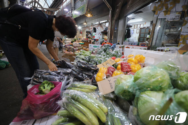 서울 시내의 한 전통시장 모습. /뉴스1 DB © News1 임세영 기자