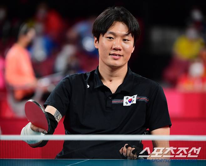 28일 도쿄 메트로폴리탄 체육관에서 열린 2020 도쿄 패럴림픽 남자 탁구 단식 준결승전. 한국 김현욱이 영국 토마스 매튜스를 꺾고 결승에 진출했다. 환호하는 김현욱. 도쿄(일본)=사진공동취재단/정재근 기자 cjg@sportschosun.com/2021.8.28/