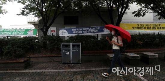 국립중앙의료원에 보건의료노조 총파업 관련 현수막이 걸려 있다. /문호남 기자 munonam@