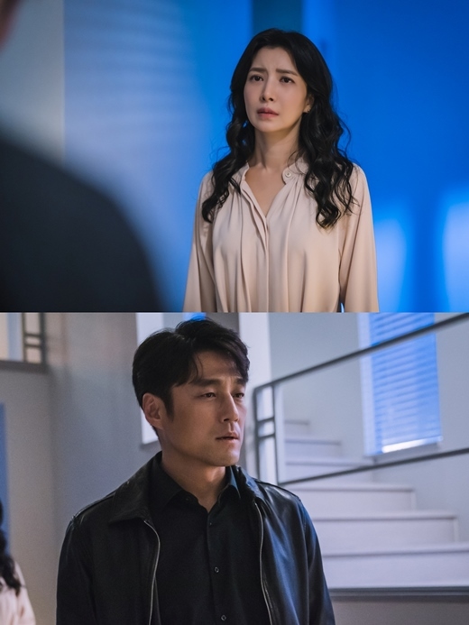 The cracks between the Baek Soo-hye (Ji Jin-hee) and the Seo Eun-soo (Yoon Se-ah) couple begin to break.The cable channel tvN drama The Lorde: The Tragedy of 1 (playplayed by Yoon Hee-jung, director Kim No-won) is drawing attention by revealing the appearance of Baek Soo-hyun, who turned around with his wife Seo Eun-soo.In the last broadcast, Baek Soo-hyun sensed the unimportant feelings flowing between Seo Eun-soo and Oh Jang-ho (Gang Sung-min).Since then, Seo Eun-soo has met with Oh Jang-ho, the biological father of Baek Yeo (Kim Min-joon), and said he could not refuse him, so he provided a meal with Baek Yeo.As soon as I was about to say more, Baek Soo-hyun first interrupted me by doing what I had to do as a mother of a back Yeon Woo.They closed their eyes, swallowing the truth that had reached their noses, but the photos showed cracks that no longer were covered by silence.The expression of Baek Soo-hyun, who has handed something to Seo Eun-soo, is in despair as if it will collapse at any moment.Above all, he turned around with a sad face, Seo Eun-soo, and he was more saddened by the futility.As Baek Soo-hyun, who is falling into a deep quagmire as he digs out the incident of abduction and subsequent deaths, now suspects his wife, and he is interested in what choice he will make on this path of tragedy.The 9th episode of The Lordee: The Tragedy of 1 will air at 10:50 p.m. on the 1st; the 10th episode will air at 10:10 p.m. after the 2022 Qatar World Cup Asian final qualifying round.