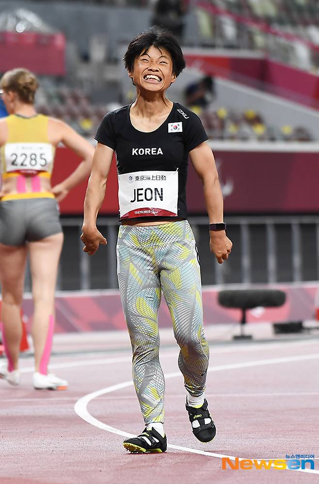 전민재, ‘그래도 웃어요’이날 전민재는 8위로 피니쉬 라인을 통과했다.