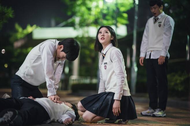 Kim Sae-ron and Nam Da-reum, who are in the middle of a good shamans confinement, are caught doing Cardiopulmonary resuscitation as if they were waiting for a minute and a second to amplify their curiosity.KakaoTV OLizzynal Excellent Mudang Streeting (directed by Park Ho-jin, Song Je-young / Playwright State Brothers / Planning Kakao Entertainment / Production Mace Entertainment) is a girl who was born with an unwanted destiny, Kim Sae-ron, and Um Chin-ah, Nam Da-reum, who saw her soul unwillingly, D It is a high school exorcism log that digs into the mystery together to pass the 18th age of Danger safely.In the previously released episode, the head and the excellence started a full-scale exorcism action by confronting the evil spirit to save Ilnam (yun Jung-hoon), who became the target of the evil spirit.The situation where the head and the excellence rescued the one from the evil spirits of the laborers safely.The attention in SteelSeries, which was released before the 6th episode today (3rd), is staring at somewhere with a look of lack of soul as if it were in an emergency.The fact that the head of the personality, which was not so proud and embarrassed, forgets the poker face and is embarrassed shows the seriousness of the situation he faces.Excellence has a more urgent look than a head and Cardiopulmonary resuscitation of someone, which raises the question of what DDanger has come to the exorcism duo.The excellence that has always been calm is trying to save someones life with a desperate expression as if it will soon cry, and more curiosity is focused on who is lying on the floor.Also next to them, the one-man who has been in the school is standing in tears.One-man was nervous because he was seen sitting on the window in a dDangerously open Steel Series.Attention is focusing on why he is crying for the reason he passed DDanger with the help of the evil spirit and the help of excellence.As can be seen in SteelSeries, the Excellent Mudang Ward, which has been well received by viewers for its colorful attractions every time, will once again provide a shocking development with an unknown development in the seventh episode released on the 3rd (Friday).We need to check on the 7th episode to see if Kim Sae-ron and Nam Da-reum urgently conducted a Cardiopulmonary resuscitation to save someone, and why Yun Jung-hoon is crying, the Susumu Party confinement said.Meanwhile, the KakaoTV OLizzynal Excellent Mudang Ward consists of a total of 12 parts, about 20 minutes each time, and is released every Friday at 8 pm.
