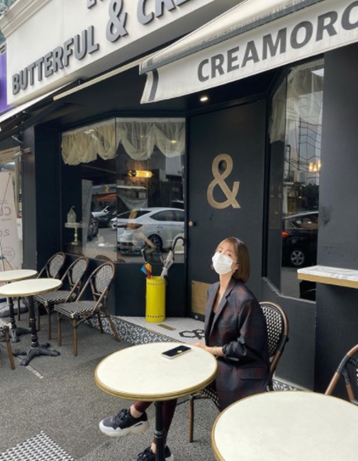 Actor Go Joon-hee showed off her fabulous fashion senseGo Joon-hee wrote nottoday on his Instagram on the 5th and posted several photos.Go Joon-hee, who is located on the outdoor terrace of the cafe in the photo, caught the eye with a coordination that gives the autumn atmosphere.A challenging coordination of Burgundy Leggings to Jacket in the check pattern revealed the presence of fashionista in the entertainment industry.Meanwhile, Go Joon-hees latest film is Bings, a cable channel OCN drama that ended in 2019.