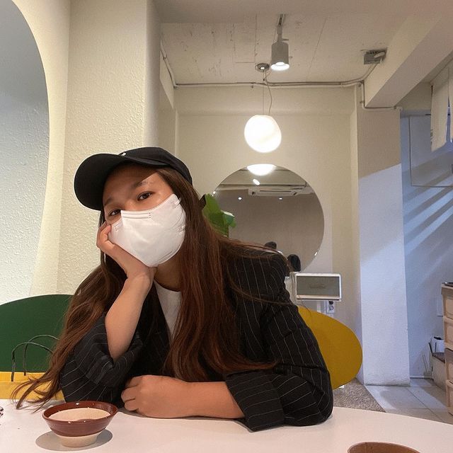 Interiors designer Jason has revealed his Weekend date with wife Hong Hyon-hee.Jason posted several photos on his Instagram on the 5th, along with an article entitled Our tongue is pretty # It is good to eat.In the photo, there is a picture of Hong Hyon-hee posing with Mask in a restaurant.Hong Hyon-hee, who recently announced that he had lost 10kg in diet, attracted attention with his slimmer beauty.In addition, Hong Hyon-hee in the video released together raises Mask up and drinks water with his eyes covered.Meanwhile, Jason married Hong Hyon-hee in 2018 and was recently selected as an IHQ new entertainment Im here to kick money MC, and is appearing with his wife Hong Hyon-hee and Wakanam.Jason Instagram
