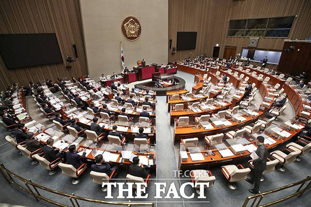 이날 종합정책질의에는 언론중재법과 윤석열 검찰 고발사주 의혹까지 의원들의 질의가 오갔다.