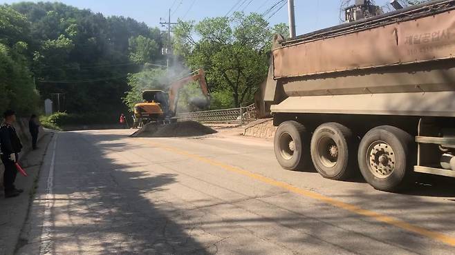 현대 도로의 대명사인 아스팔트의 앞날이 중요한 기로에 서 있다. 지구 온난화·유해 물질 방출 이슈로 결국, 도로의 미래는 '친환경'으로 귀결될 수밖에 없는 운명에 처했다. / 사진=김동우 기자
