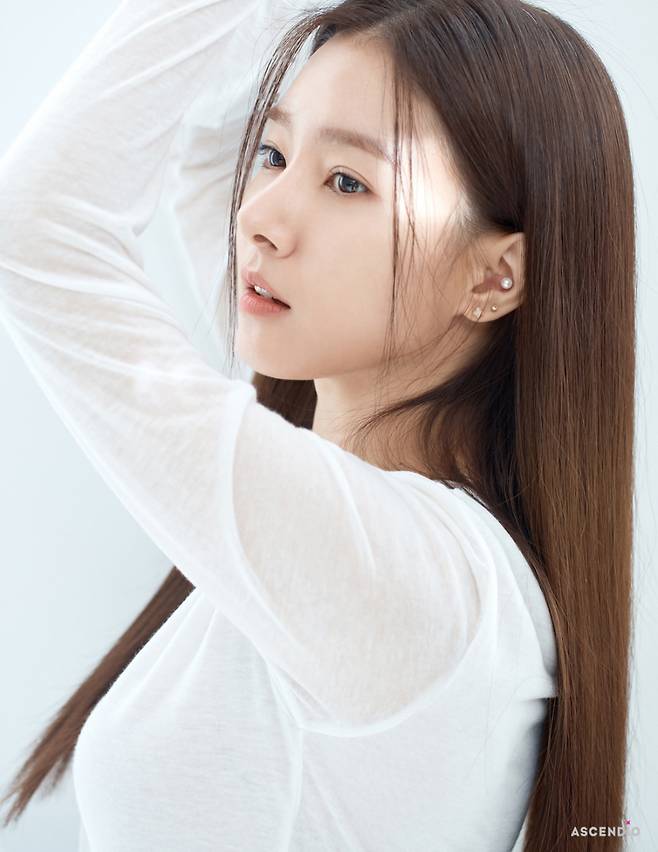 Asendio Jong Ajax, a subsidiary, unveiled Kim So-euns new Profile on July 7.Kim So-eun in the public photo is giving off his unique natural and feminine charm.He is wearing a long straight white T-shirt with a basic white T-shirt and shows off his clean yet neat side, and he is creating a dreamy mood in a close-up cut.Especially, it makes people who fill the screen with immaculate skin and clear features.In addition, he is staring at the camera with a chic black shirt and pants refined and dignified expression. Kim So-euns soft charisma is combined with the modernity of the color of Black, which gives a more luxurious and sophisticated atmosphere.On this day, Kim So-eun is the back door that attracted the emotions inherent in each concept and was praised as Actor.On the other hand, Beauty & Style entertainment Style Me, which Kim So-eun will play as MC, will be broadcasted at 8 pm on September 26th.