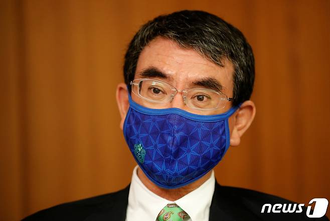 고노 다로 일본 행정개혁 담당상. © 로이터=뉴스1 자료 사진