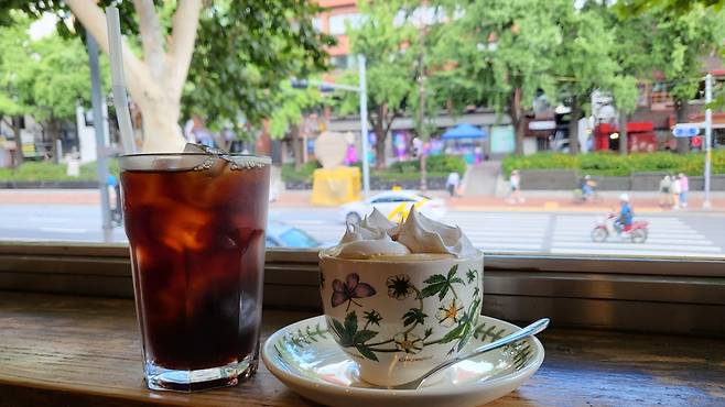 Hakrim blend and Vienna coffee are two of the cafe’s signature drinks. (Kim Hae-yeon/The Korea Herald)