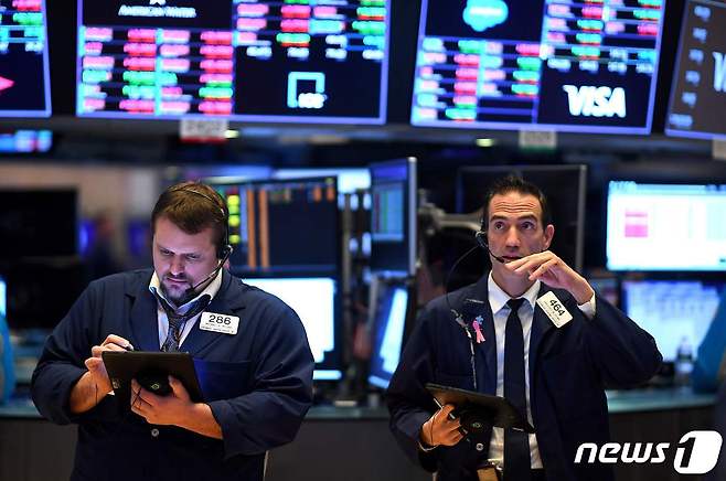 13일 뉴욕증시가 상승세로 출발했다. 사진은 뉴욕증권거래소 트레이더들의 모습. © AFP=뉴스1