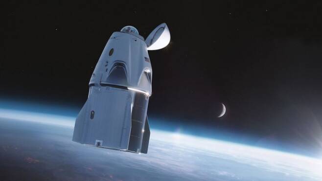 스페이스X의 유인 우주선 '크루 드래건'이 15일 민간 우주관광에 나선다. 스페이스X 제공