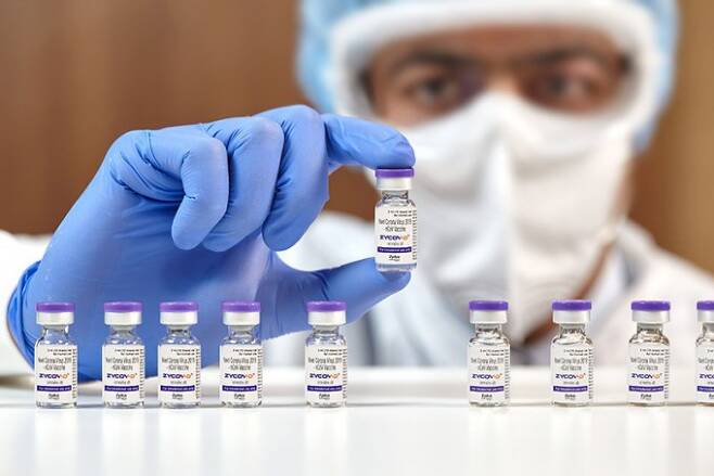 인도 제약사 지두스 카딜라가 개발한 신종 코로나바이러스 감염증(COVID-19·코로나19) DNA 백신 ‘ZyCoV-D’가 지난 9월 초 인도 규제 당국으로부터 세계 첫 코로나19 DNA 백신으로 긴급사용 승인을 받았다. 인도 제약사 지두스 카딜라가 개발한 DNA백신. 지두스카딜라 제공.