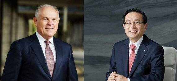 사진 좌측부터 로리 나이트 템플턴재단 의장 겸 옥스퍼드메트리카 회장, 손태승 우리금융지주 회장.