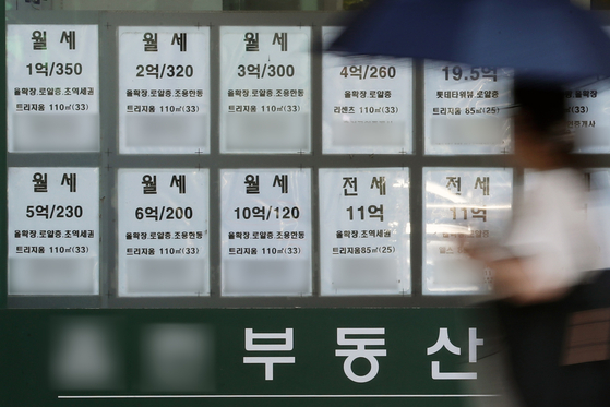 Monthly rent prices are posted at a real estate agency in downtown Seoul on Sept. 12. [NEWS1]