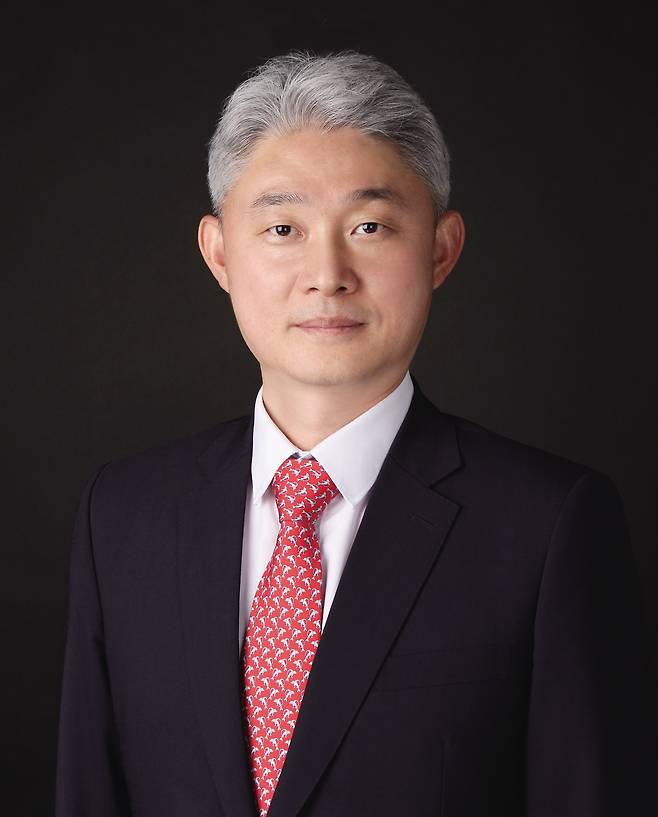 채진호 라지캡부문 대표1998 서울대학교 경제학 석사1996 서울대학교 경제학 학사2010. 06 ~ 현재 스틱인베스트먼트㈜ 라지캡부문대표2004. 09 ~ 2010. 06 골든폴주식회사 대표이사2000. 09 ~ 2004. 08 ㈜케이아이파트너스(舊 한국기업구조조정전문㈜) 이사1998. 12 ~ 2000. 09 신영증권 애널리스트