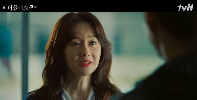 Cho Yeo-jeong learned the whole story of the rocker case: Cho Yeo-jeong wanted to be a lawyer for Gong Hyun-joo on the pretext of this.In TVNs High Class broadcast on the 13th, I (Cho Yeo-jeong), who is surprised to learn that the beginning of the rocker case that locked This as well was an affair by Doyoung (Gong Hyun-joo), was portrayed.I, who found a hairpin at the previous reception, knew that this pin was Doyoungs and told him, I found it in front of the loco where my child was trapped.Nevertheless, Doyoung responded shamelessly, You did not come to find this, and you should talk quickly? And I asked, Do you know my father?Whats the matter with you, why, is there a reason I should know about your Husband? Doyoungs answer was briefly dismissed as I understand.In the end, I, who failed to resolve the suspicion, commissioned Doyoung and Ji Yong to the excitement.However, on this day, there was a disturbance during the childrens hockey practice, and I told Doyoung, who blames this as well, Im listening to you.Shouldnt you be paying attention to the one who broke the rules?Ill talk straight with you if you have eyes. What the hell is this about you son?Doyoungs accusation of What kind of professional inconvenience are you? I understand if you are dissatisfied with our lack of ability.But why dont you just keep getting involved and pushing them?Doyoung said, Youre going to blame me. Youre really pissed. Is that all you want?Why is the person who is so good here so crushed here? He was humiliated by the fact that he was on the ice.JISUN (Kim Ji-soo) went on a bit more and met Dannii Minogue (Ha Jun), a Kochi, and ordered them to filter the children according to their skills even now.Even though Dannii Minogue drew the line, saying it was Kochis authority, JISUN warned, Kochi is also responsible for judging who to make and who to move for the whole team.Meanwhile, I got CCTV footage of the day of the reception through the excitement center, which contained Doyoung chasing This as well.Angered, I went straight to Doyoung and witnessed his affair, and panicked Doyoung asked I about the rocker case, Did you come to ask for it? What about it?Whos not keeping one of her own, because shes like this, the red-handed man replied.Im threatening to expose the affair, but he explained that he was having an affair on the day of the incident and that he was just trying to stop This as well, who witnessed the scene.In the meantime, when Doyoungs Husband was investigated by police for prostitution, I went to the police station and asked him to appoint himself as a lawyer.Doyoung said, Well, what was it that you were doing? Why do you keep asking me about your Husband? You were the last one on the yacht.Isnt your Husband really your murder, Mr. Song I? he said, signaling a more exciting development.