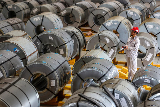 중국 공장에서 출하를 기다리는 알루미늄(사진=AFP)