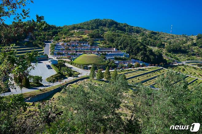 용미1묘지의 왕릉식추모의집 전경.(서울시설공단 제공)/ 뉴스1© News1