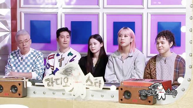 Singer Lee Hi has an acquaintance who has opened his current agency AOMG Lee Juck.MBC Radio Star, which will be broadcast on September 15, will feature Music King Steam Genius with Kim Hyeong-seok, Epik High Tucut, Lee Hi, Lee Youngji and Wonstein.Lee Hi is loved and loved as a soul genius for his charming tone and singing skills of bass, and recently released his third full-length album, Red Lipstick, which includes direct writing, composition and arrangement.This is a regular album released in five years and the first album to be released after his agency Lee Juck.Lee Hi, who first appeared on Radio Star, opens up about his agency Lee Juck, which attracted a lot of attention among music fans last year.Lee Hi reveals Lee Juck story, saying, When the contract with YG is over, AOMG first contacted me.In addition, the Inner Circle raised the question of Confessions that it had never opened its agency Lee Juck.Lee Hi made his debut in season 1 of the audition program K Pop Star which was broadcast from 2011 to 2012.Lee Hi was considered a strong candidate for the championship at the time of the contest, but eventually won the runner-up, which tells why Lee Hi made a smiling smile after winning the runner-up, even though he would be sorry.A few years later, he participated in K-pop star as a judge, and after he met his sister as a participant, he recalled the movie-like scene that he had been in a hurry and surprised everyone.Lee Hi, who became an icon of Honey Voice because of his unique tone, was born with singer DNA.The doctor says that the vocal cords are twice as large as ordinary women, he tells the secret of the unusual tone.Here, we show BTS Butter stage and prove why it is called Honey Voice.Kim Hyeong-seok, the father of numerous hits, raises curiosity by saying that he was the one who inspired Kim I-nas talent and recommended the way of lyricist, and that there was Cyworld in the background.Kim Hyeong-seok also explodes the Fun sense hidden behind the title of King of Music and goes to the position of King of Entertainment.Especially, he appeared on My Little TV with Kim Gura in the past and looked like the leader (?Kim Hyeong-seok, who was called ), said that he released a new North Korean episode and made everyone laugh at the scene.