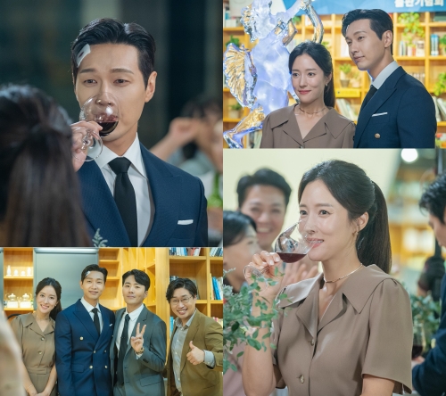 What relationships will Actor Ji Hyun Woo and Wang Bit-na show in Shinto and Young Lady?KBS 2TVs new weekend Drama Shin Sa and Young Lady (directed by Shin Chang-seok / Playwright Kim Sa-kyung/Produced JNJ Productions), which will be broadcasted at 7:55 p.m. on September 25 (Saturday), released a close-up shot of Ji Hyun Woo (played by Lee Young-guk) and Wang Bit-na (played by Jang Kook-hee).Gentleman and young lady is a drama about the turbulent story that happens when a gentleman and a soil spoon young lady meet to fulfill their responsibilities and find happiness.Steel, which was unveiled on Friday (today), captured a Breathtaking airflow between Ji Hyun Woo and Wang Bit-na.Lee Young-guk and Wang Bit-na are university alumni and old friends, but they have their own stories, which raises curiosity.In the meantime, Ji Hyun Woo and Wang Bit-na are in one space, and the two with wine glasses are looking at each other with their honey dripping eyes.This makes the viewers heart rate rise properly.In addition, when you are with alumni, you can feel a comfortable atmosphere, while in the pictures with you alone, you can feel the pink atmosphere of Lee Young-guk, who has a red face and a face with a red face.Especially, the two of them have a lot of energy with the light and the expression.This is a completely different Ji Hyun Woo, Wang Bit-na mood than when you are with others, so attention is focused.The eyes of Ji Hyun Woo and Wang Bit-na create a Breathtaking atmosphere, said the production team of Gentleman and Young Lady.I hope that this broadcast will confirm what kind of relationship changes will be made to Lee Young-guk and Jang Kook-hee, who are close friends in the play, and what their stories will be. Ji Hyun Woo and Wang Bit-na are suspicious of friends or lovers and are making prospective viewers feel sad.It makes the first broadcast more awaiting what the future will be drawn to the two people.The gentleman and young lady, which stimulates the thrilling index from Ji Hyun Woo, Wang Bit-nas best friend Chemie to pink air currents, will be broadcast first at 7:55 pm on September 25 (Saturday) following the OK Photo Sisters.JNJ Productions
