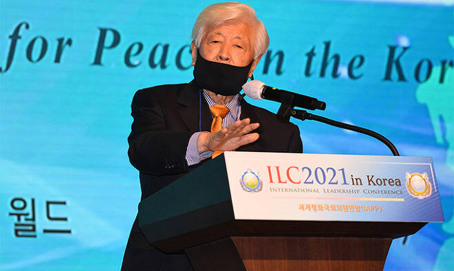 14일 서울 송파구 롯데호텔월드에서 열린 ILC2021 in Korea 국제지도자 컨퍼런스에서 세계평화국회의원연합(IAPP)이 진행한 세션2 한반도 평화를 위한 정치적 과제와 전망에서 좌장인 정태익 전 러시아 대사가 발언을 하고 있다. 남정탁 기자